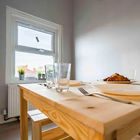Apartment Modern & Stylish Flat In Moseley *