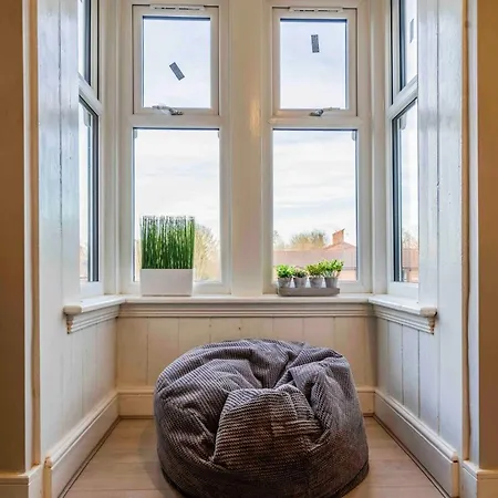 Modern & Stylish Flat In Moseley * Birmingham